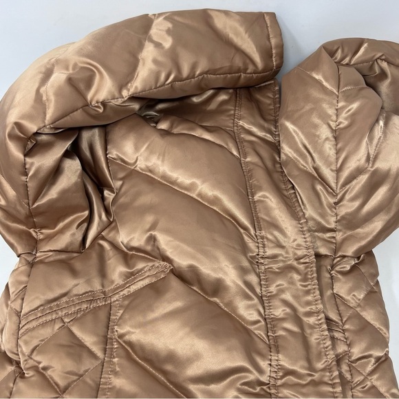 Kenneth Cole Women’s Gold Chevron Quilted Down Puffer Jacket Size M Packable - Picture 14 of 15